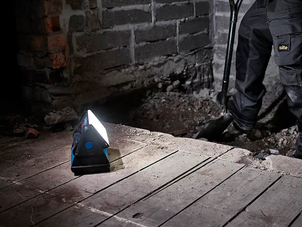 Projecteur de chantier Erbauer sur batterie 3000 lumens