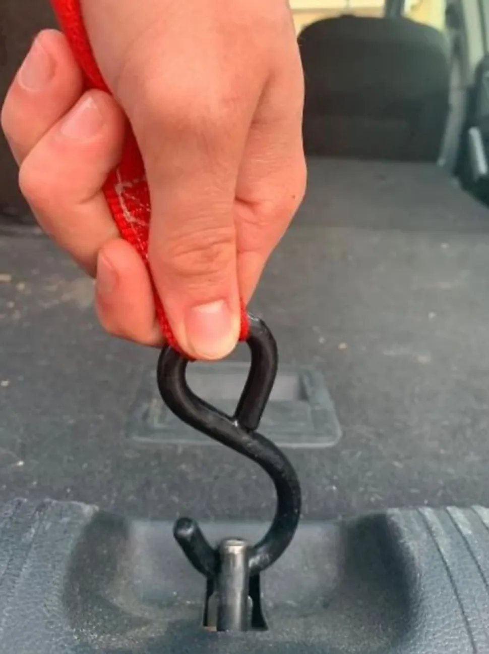 Sangle de sécurité pour coffre de voiture