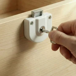 Serrure en applique l. 38 mm x H. 59 mm x EP. 10 mm