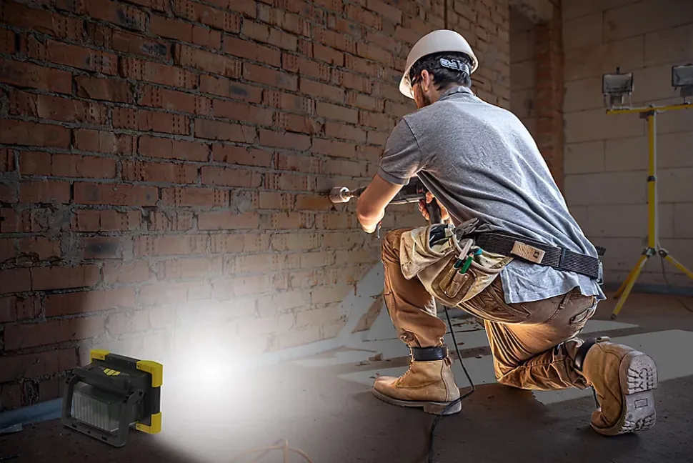 X-BLAST PRO : Lampe de travail pour batteries 18V, 5000 lm